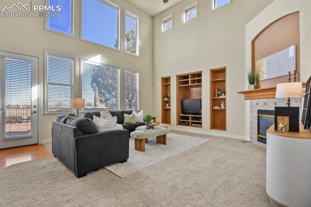 Image 17 of 44: Living Room