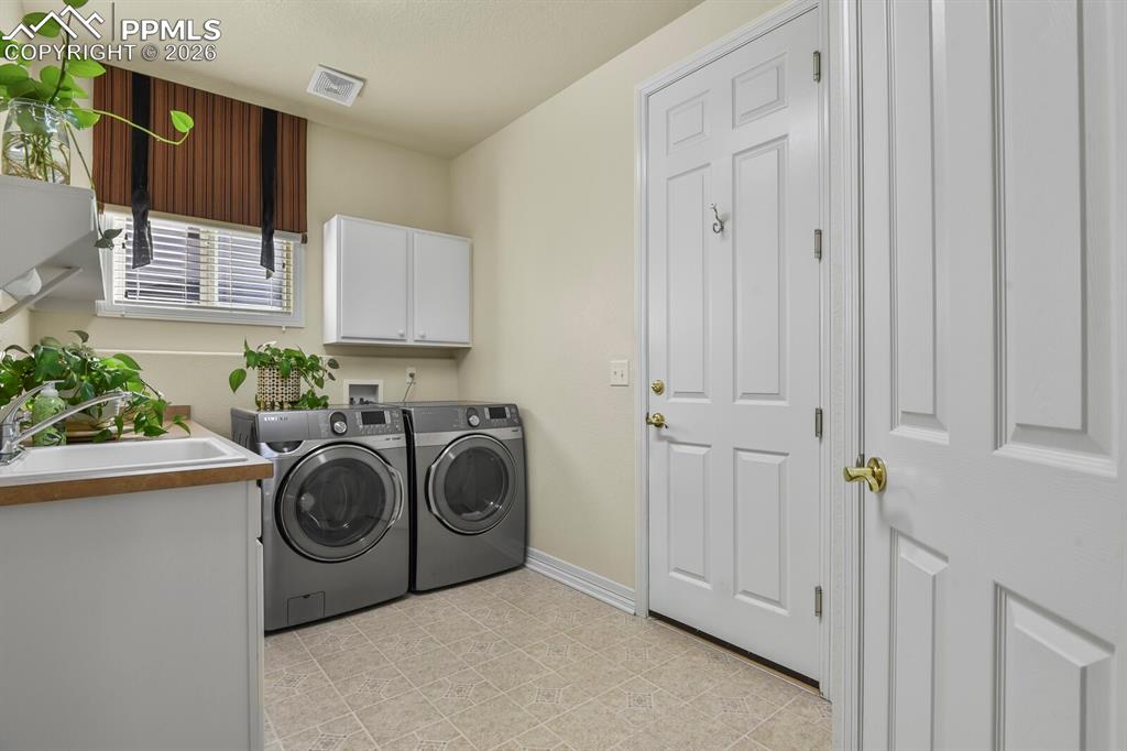 Image 21 of 44: Laundry