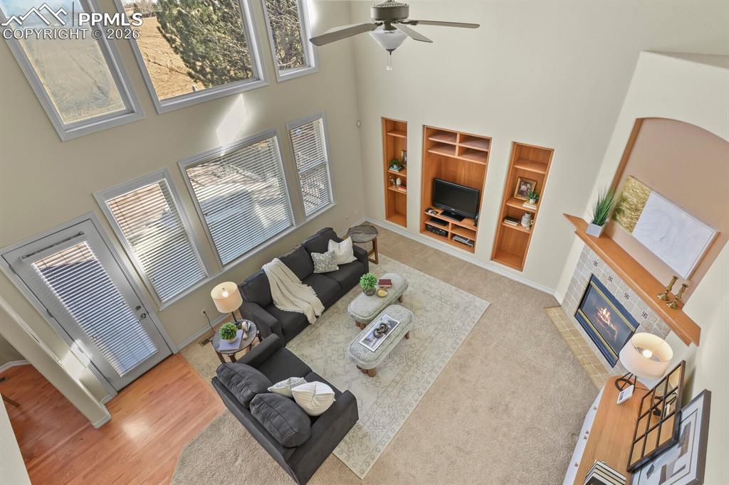 Image 23 of 44: Living Room