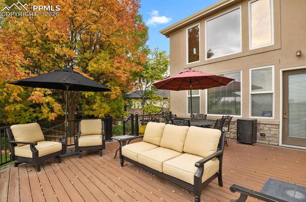 Image 35 of 44: Deck