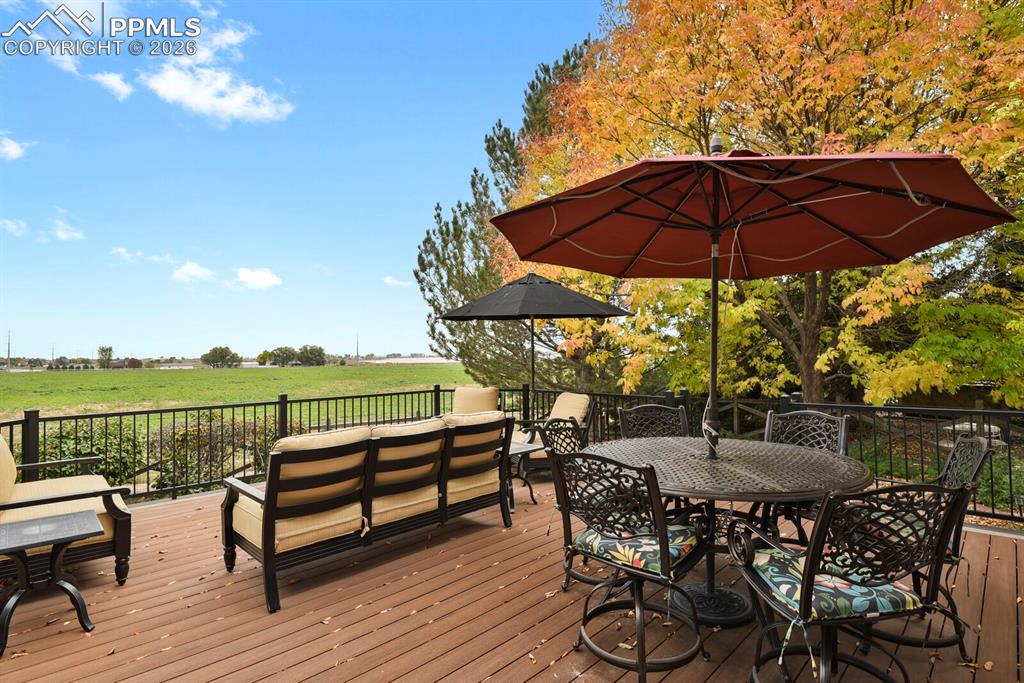 Image 37 of 44: Deck