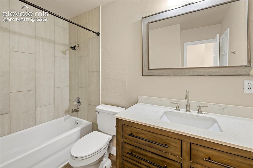 Image 13 of 40: Bathroom