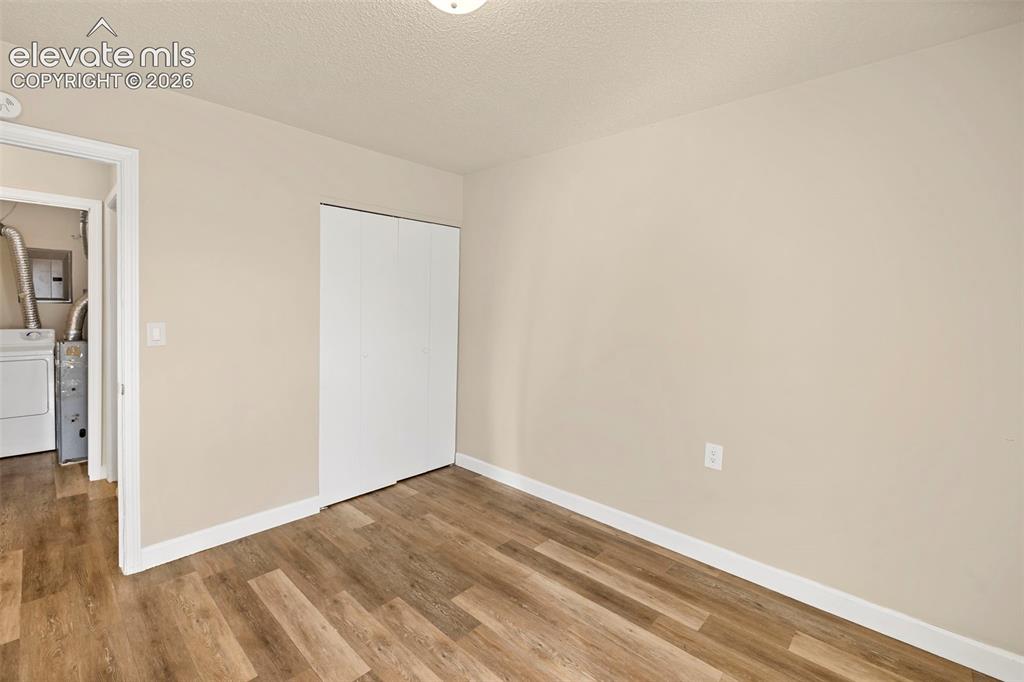 Image 19 of 40: Bedroom