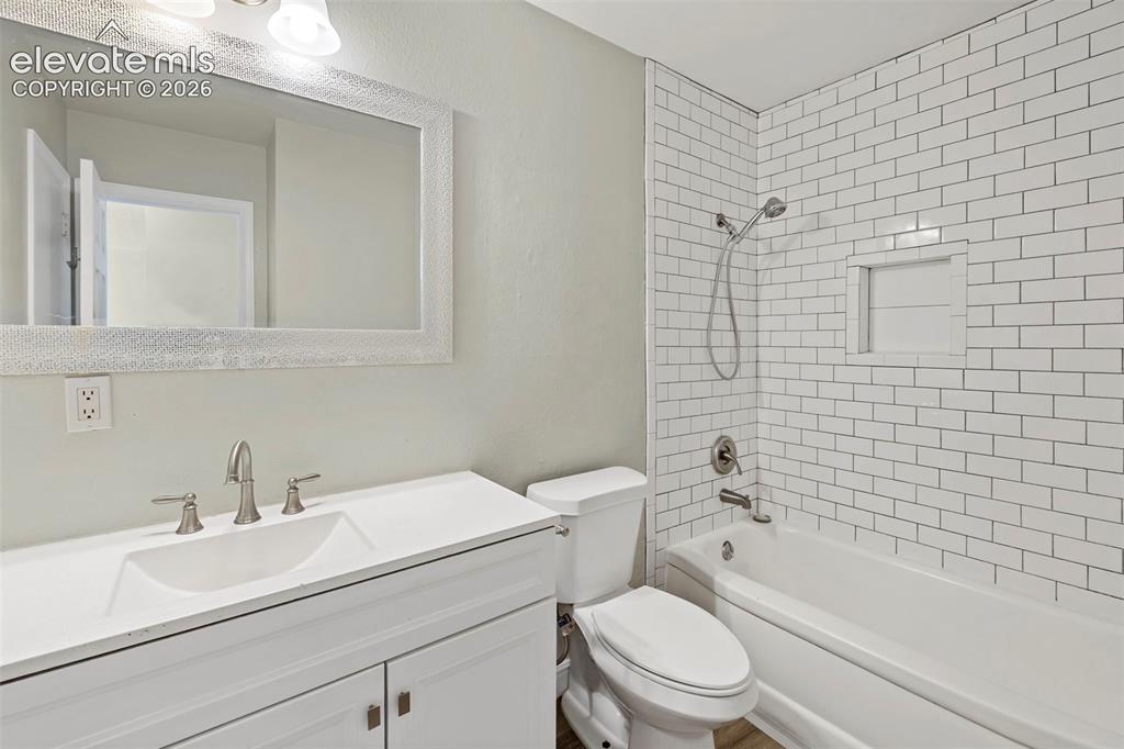 Image 38 of 40: Bathroom