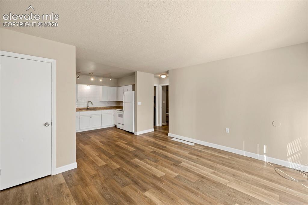 Image 4 of 40: Living Room