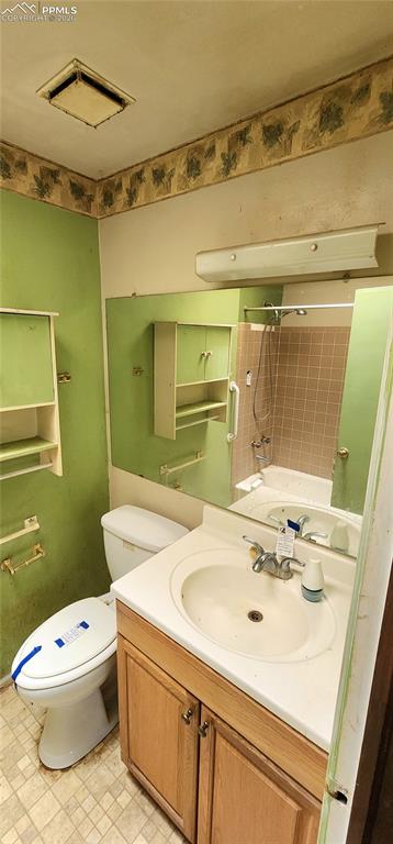 Image 11 of 23: Main level bath