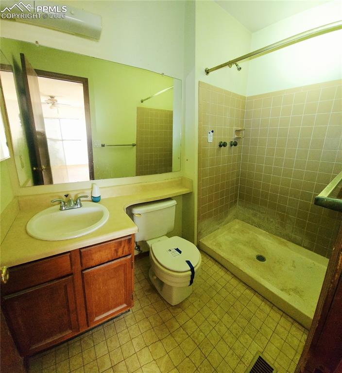 Image 12 of 23: Primary bath