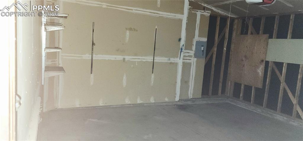 Image 23 of 23: Garage