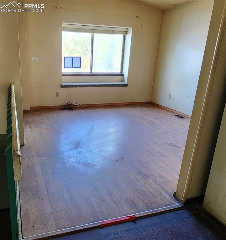 Image 4 of 23: Living room- view 2