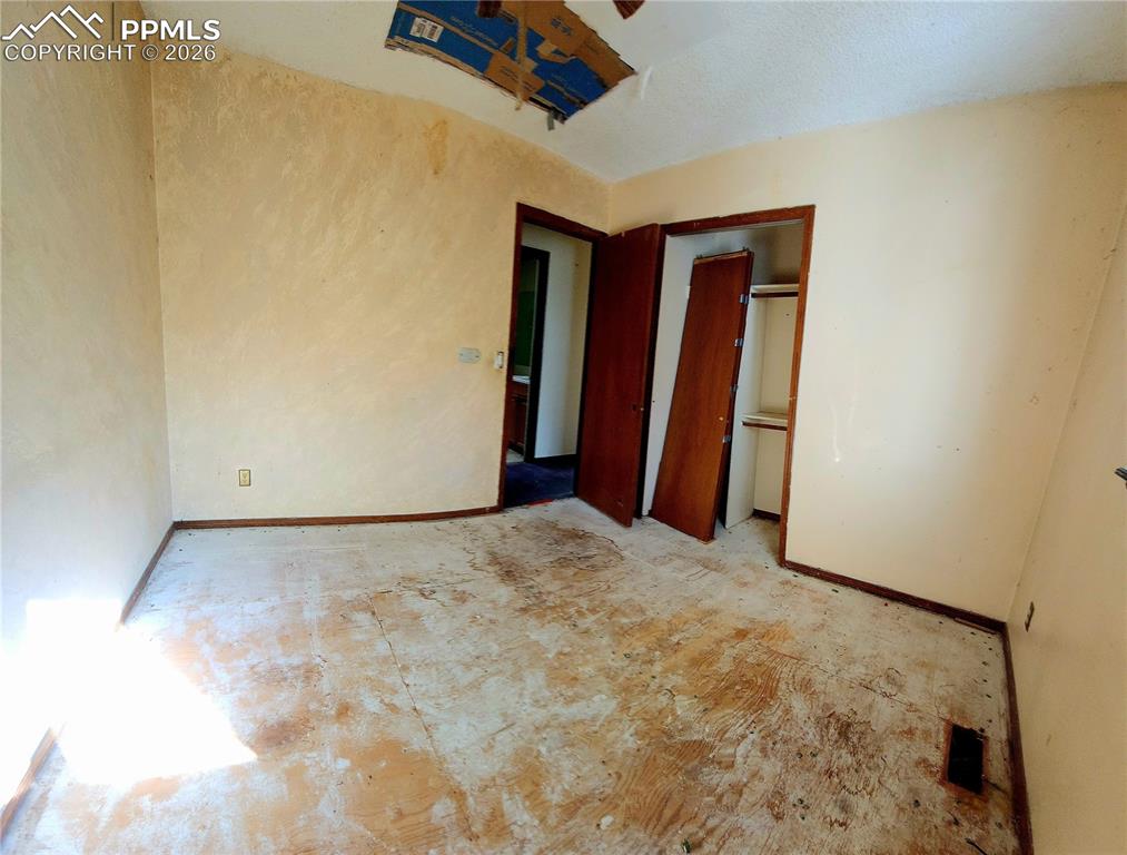 Image 9 of 23: secondary bedroom 1