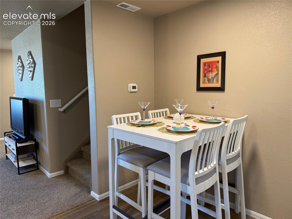 Image 15 of 27: Dining Area