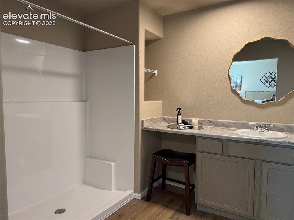 Image 24 of 27: Bathroom