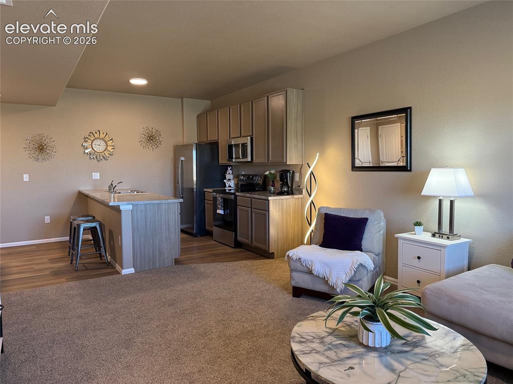 Image 5 of 27: Living Room