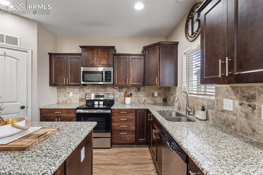 Image 12 of 43: Kitchen