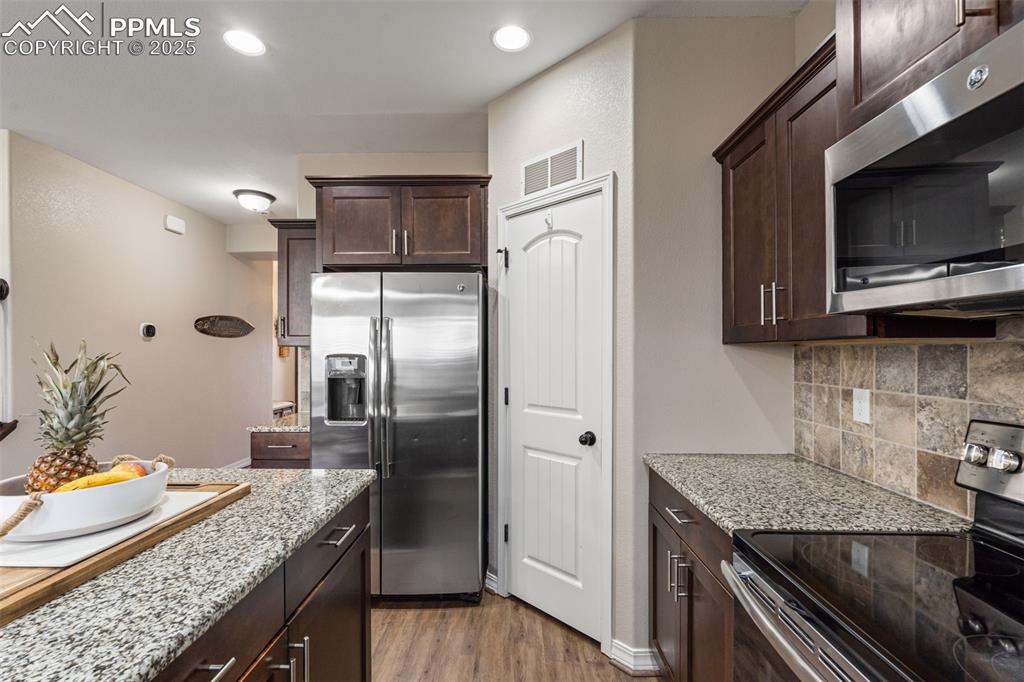 Image 13 of 43: Kitchen