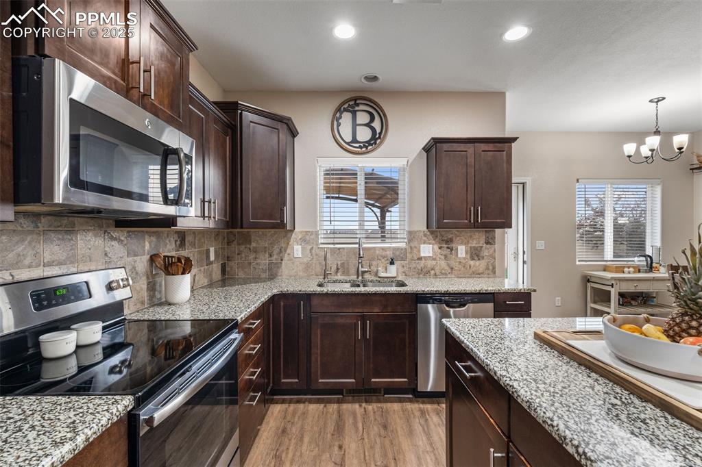 Image 14 of 43: Kitchen