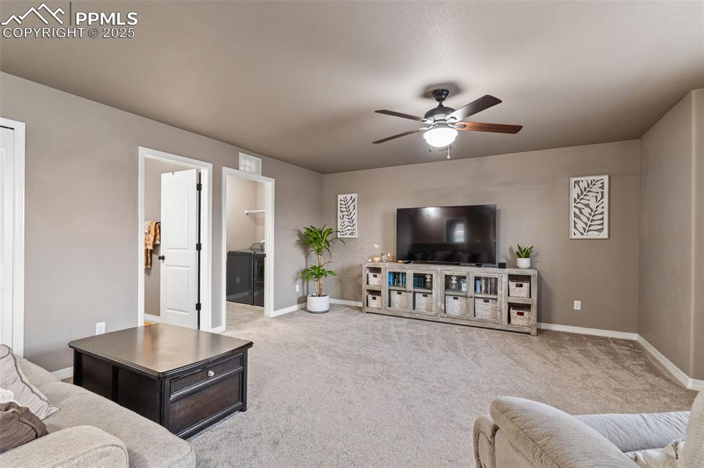 Image 21 of 43: Living Room