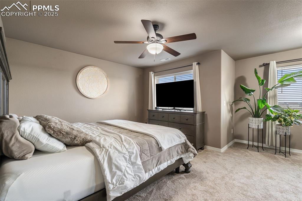 Image 23 of 43: Bedroom