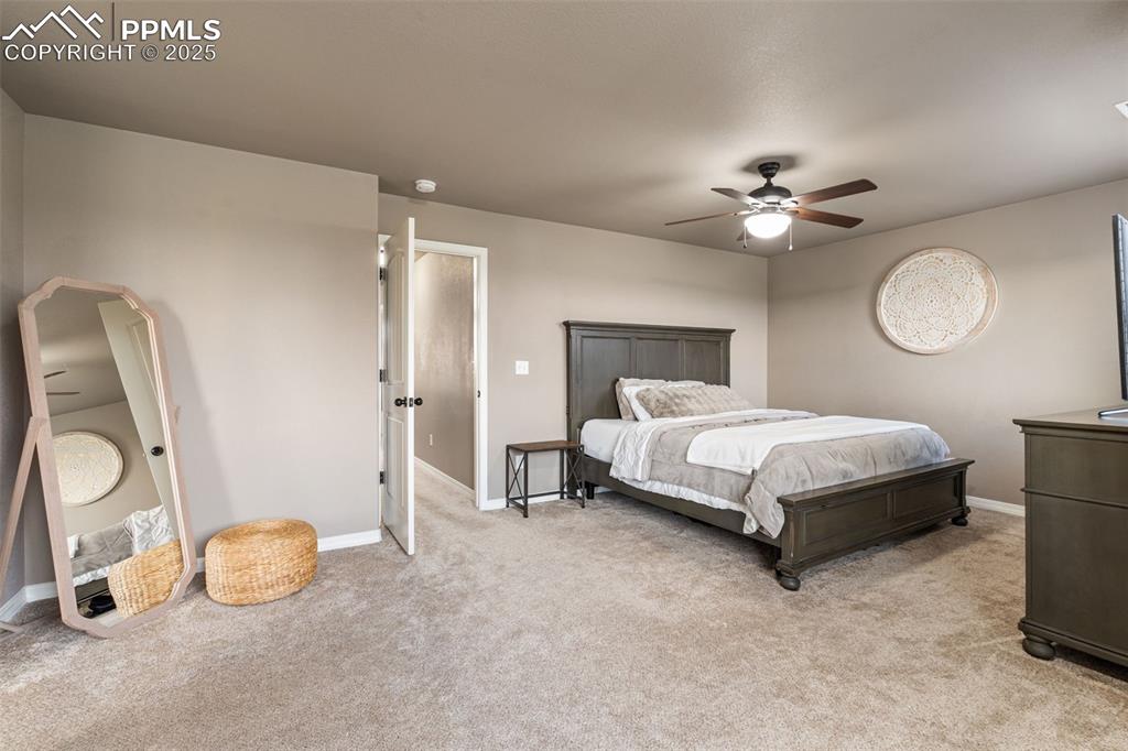 Image 24 of 43: Bedroom