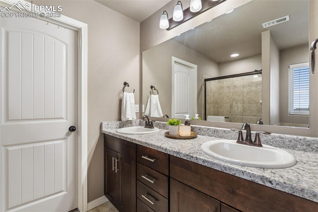 Image 26 of 43: Bathroom