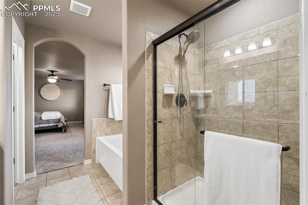 Image 27 of 43: Bathroom