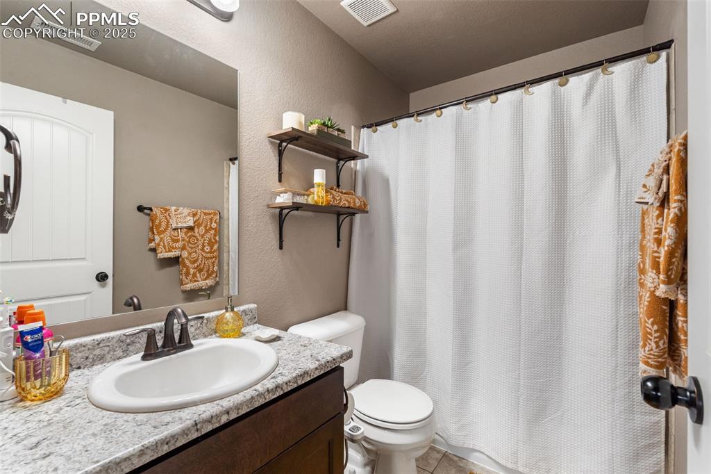 Image 30 of 43: Bathroom