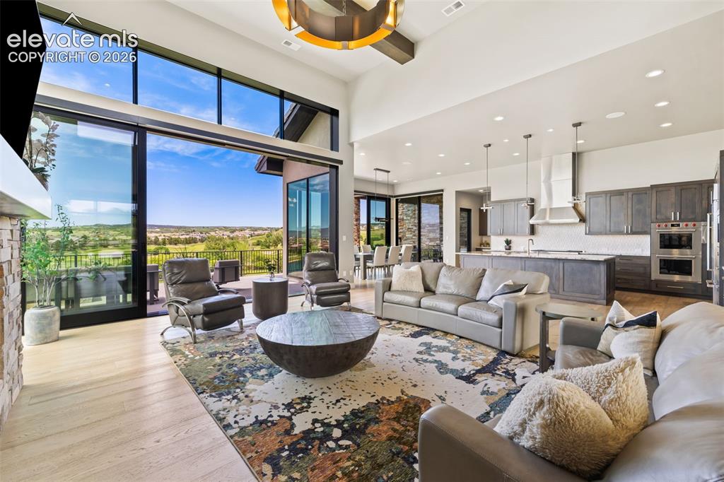 Image 8 of 50: Living Room
