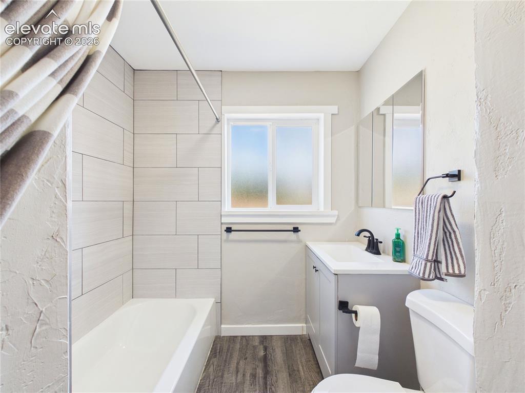 Image 11 of 40: Bathroom