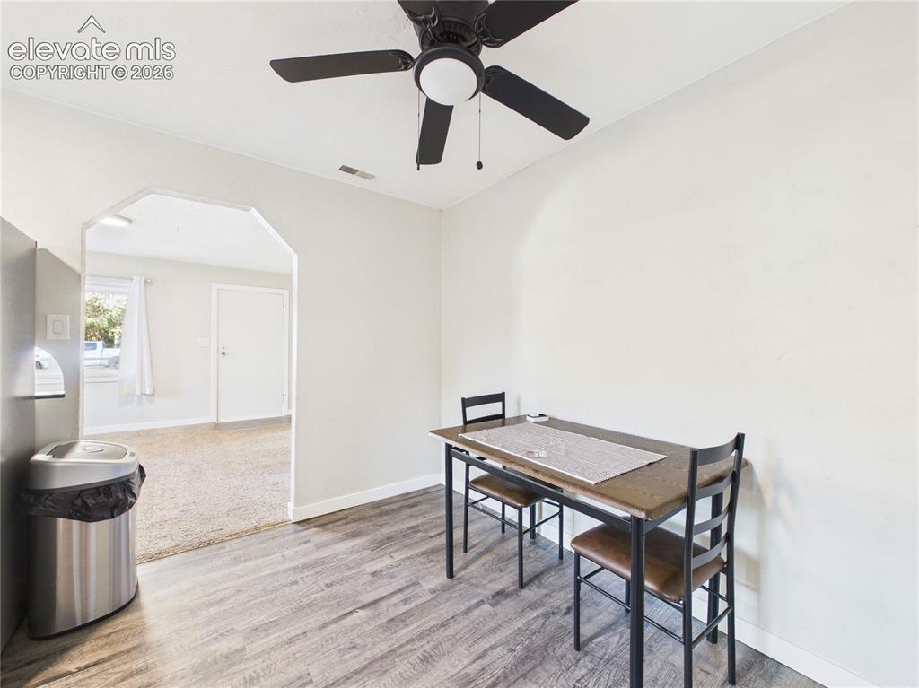 Image 17 of 40: Dining Area