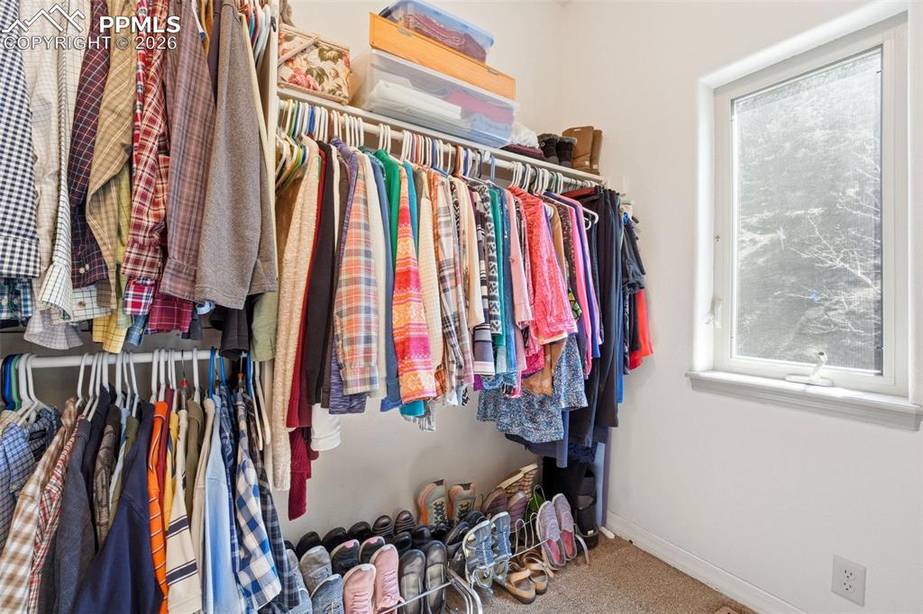 Image 12 of 50: Closet