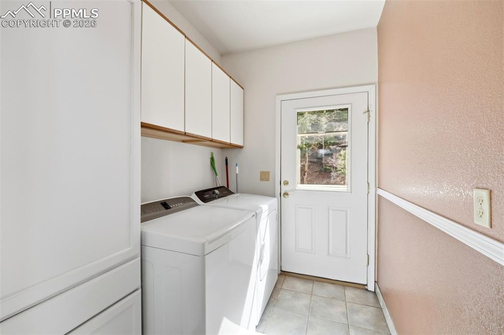 Image 16 of 50: Laundry