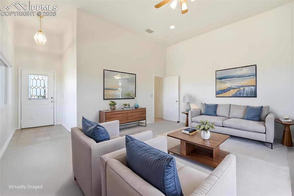 Image 17 of 50: Living Room