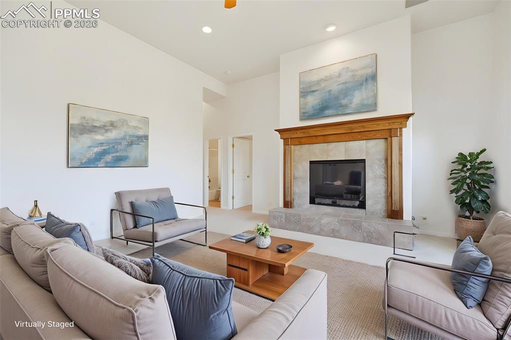 Image 18 of 50: Living Room