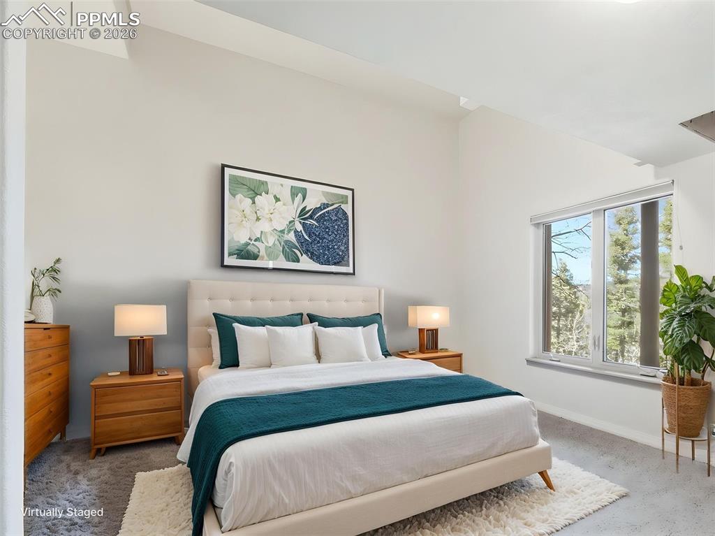 Image 20 of 50: Bedroom