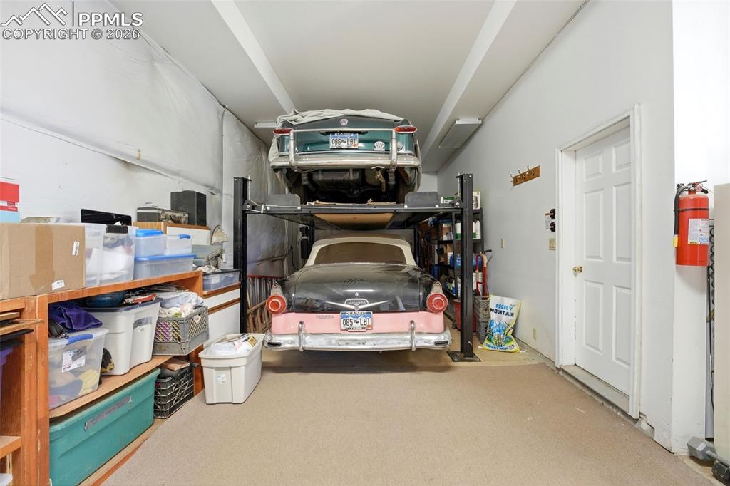 Image 23 of 50: Storage