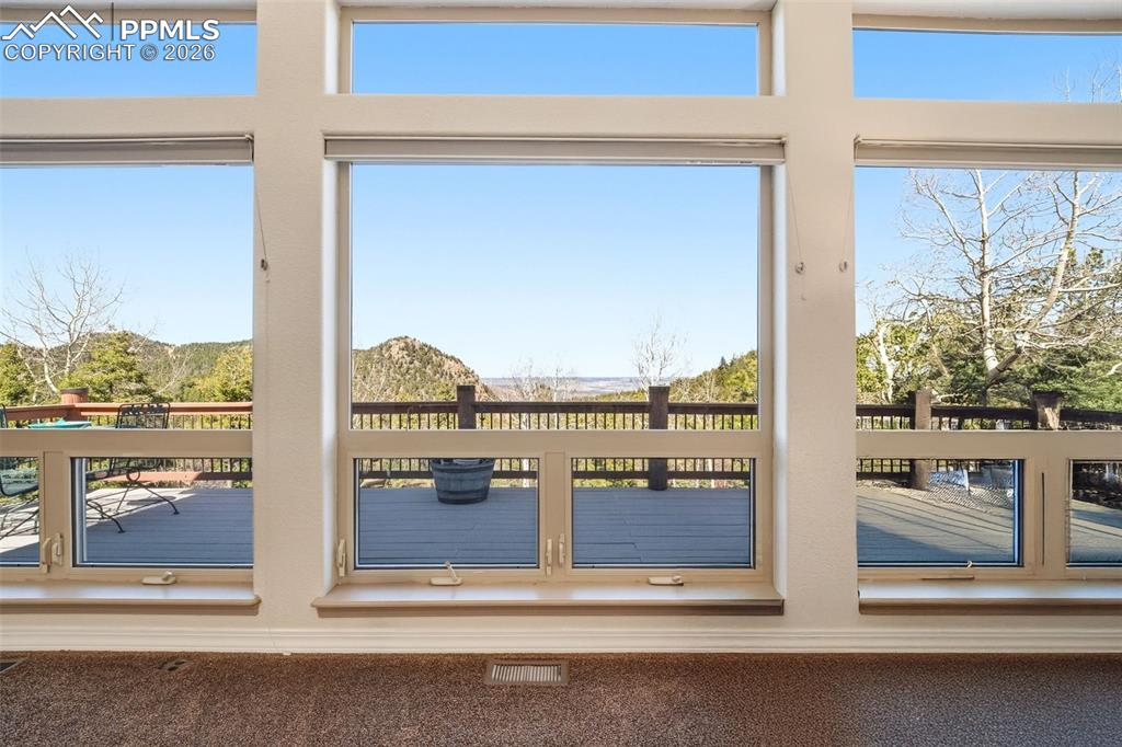 Image 24 of 50: Entry