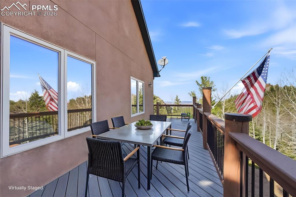 Image 28 of 50: Deck