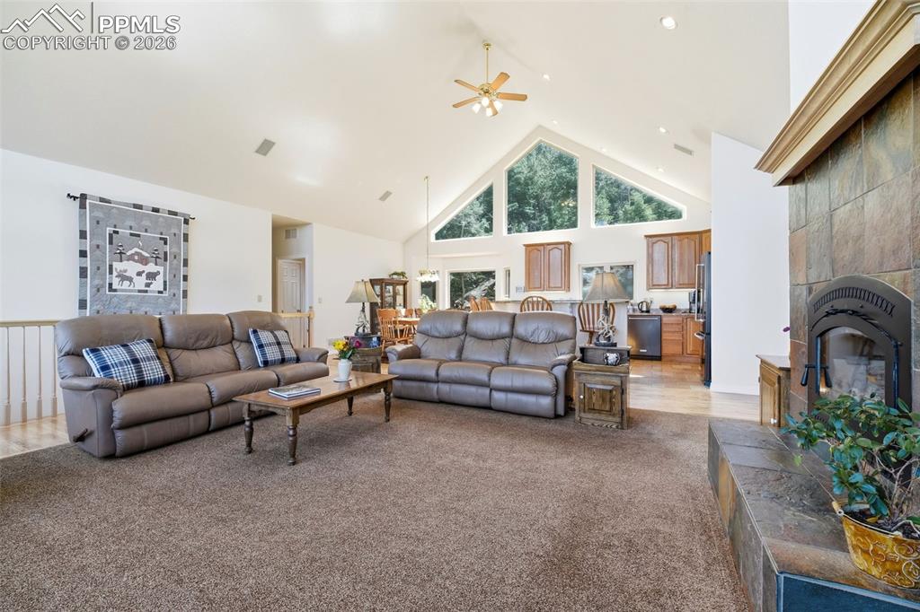 Image 37 of 50: Living Room