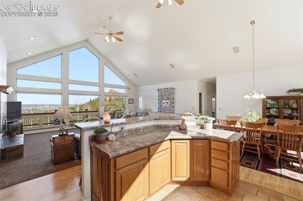 Image 39 of 50: Kitchen