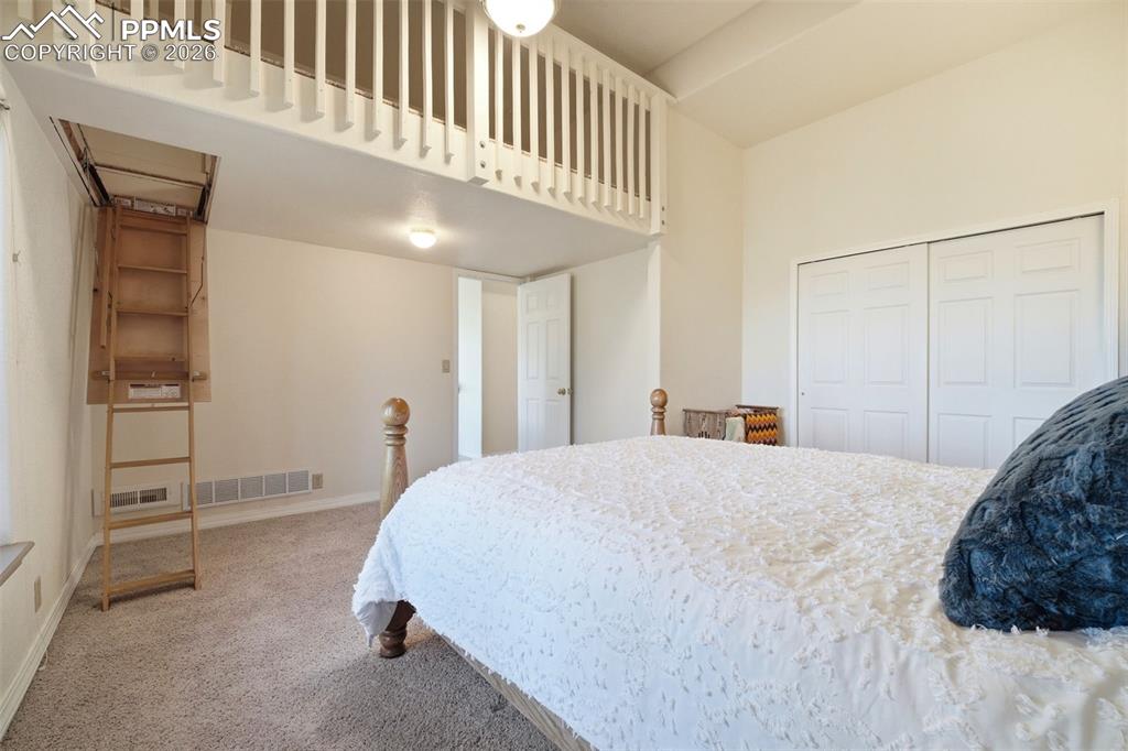 Image 45 of 50: Bedroom