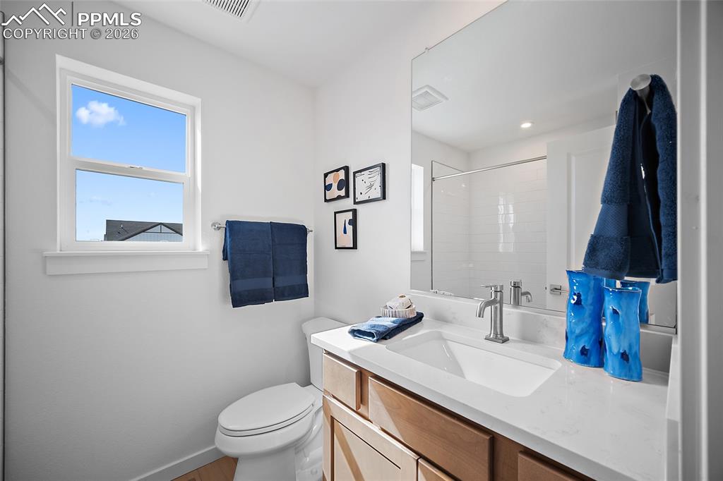 Image 13 of 21: Bathroom