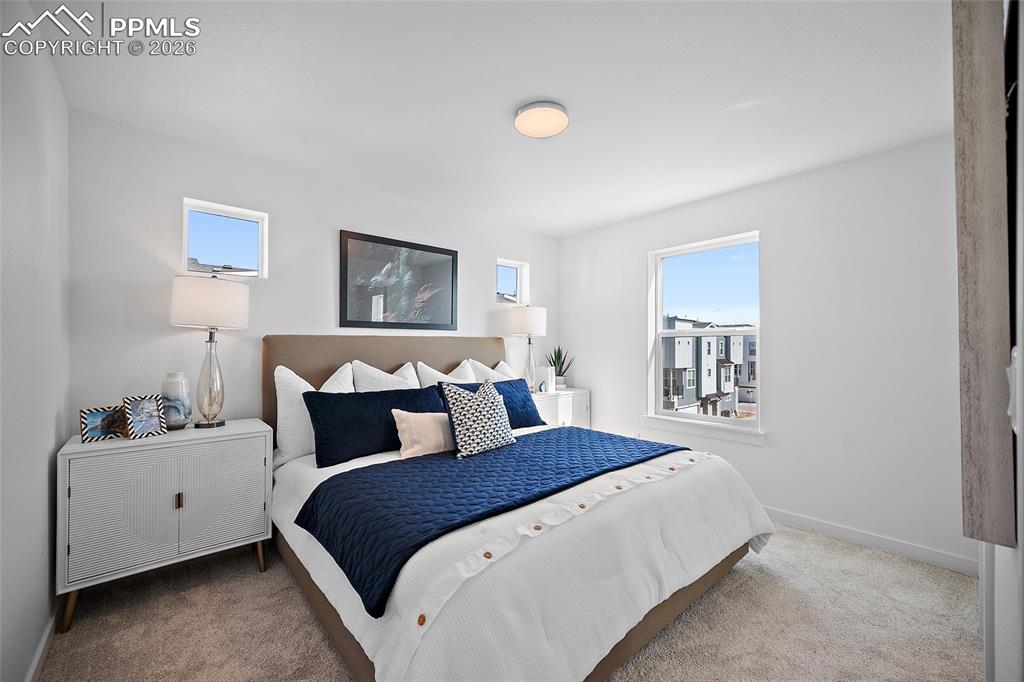 Image 14 of 21: Bedroom