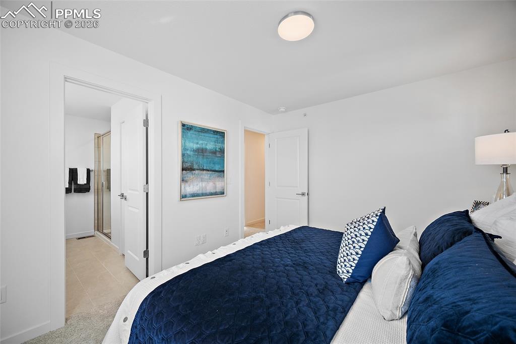 Image 15 of 21: Bedroom