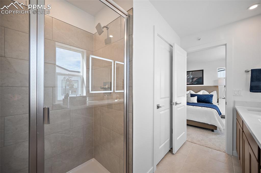 Image 18 of 21: Bathroom