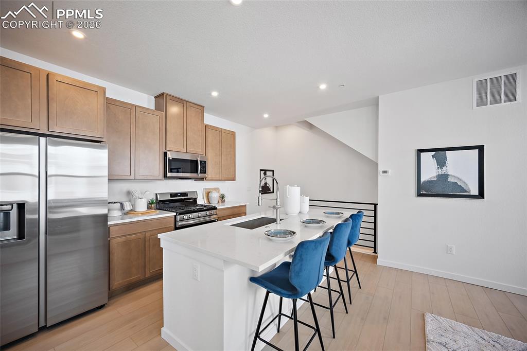 Image 4 of 21: Kitchen