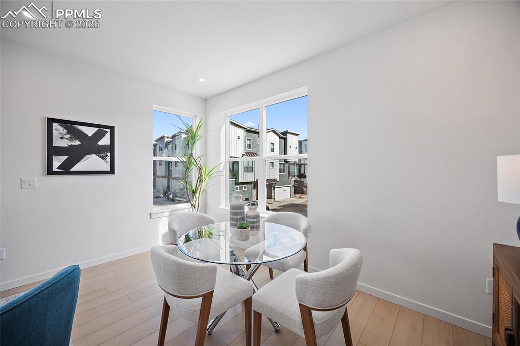 Image 7 of 21: Dining Area