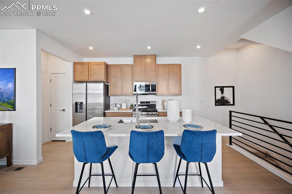 Image 9 of 21: Kitchen