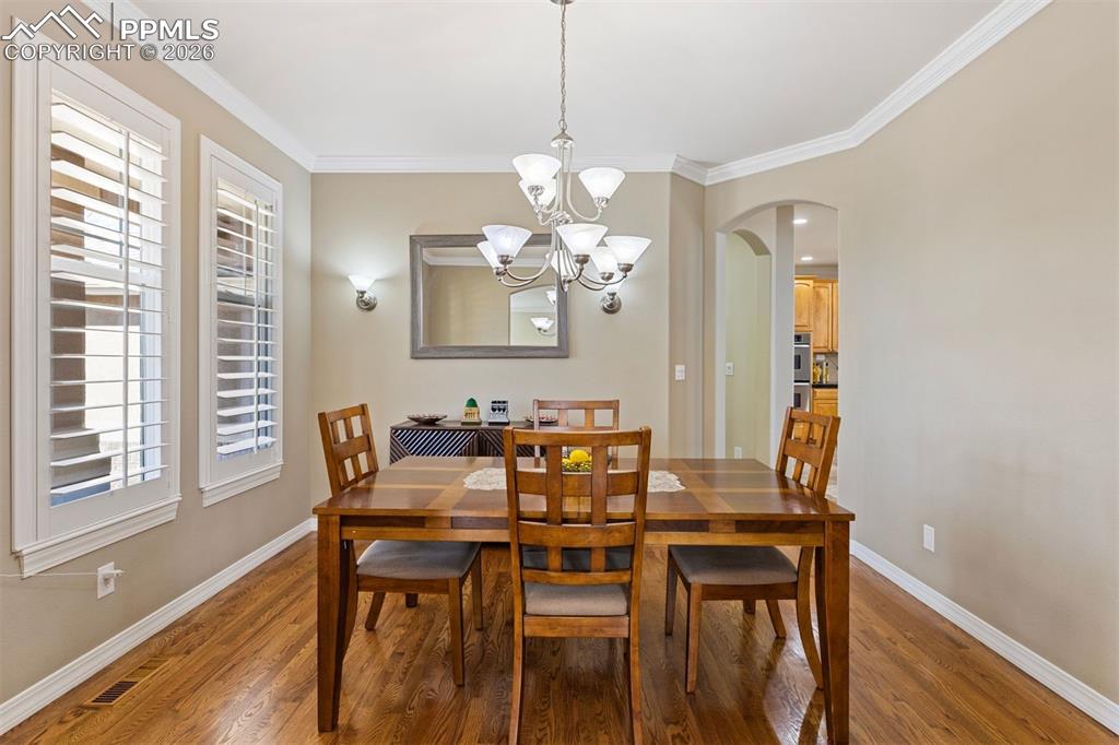 Image 12 of 50: Dining Area