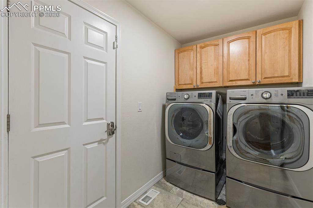 Image 18 of 50: Laundry