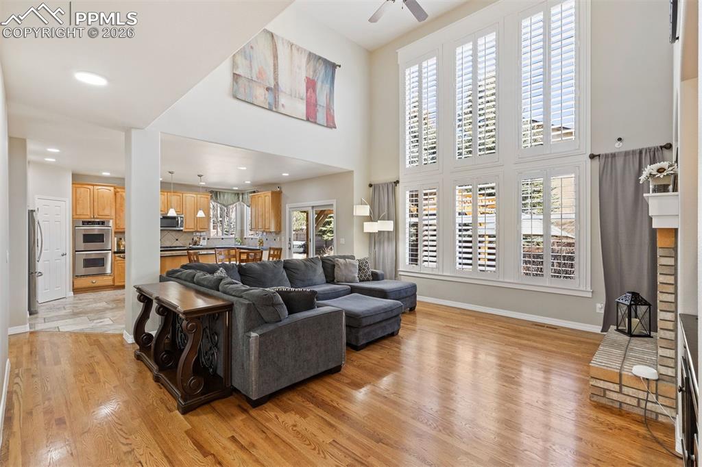 Image 2 of 50: Living Room